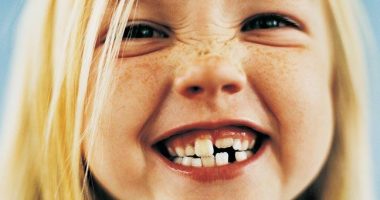 Kur i ndërrojnë fëmijët dhëmbët e parë?