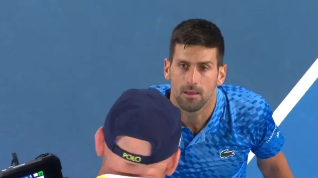 VIDEO/ Djokovic “çmendet” gjatë ndeshjes, tifozi i dehur nervozon tenistin serb