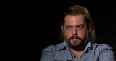 “Ore trima kokëboshë”, Elton Deda revoltohet me këmbësorët shqiptarë: Vizat e bardha janë për të ecur