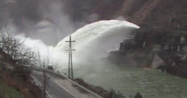 Reshjet/ KESH hap portat e shkarkimit në hidrocentralin e Fierzës