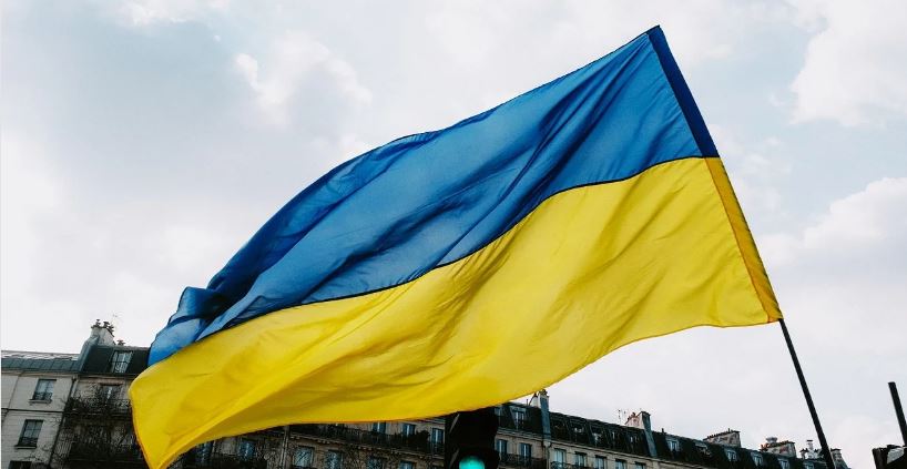 Futi në “xhep” paratë e luftës, Ukraina shkarkon zëvendësministrin