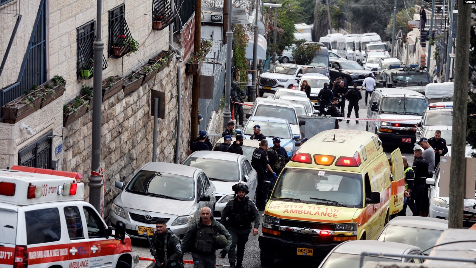 Sulmi në sinagogën e Jerusalemit, Izraeli arreston 42 persona