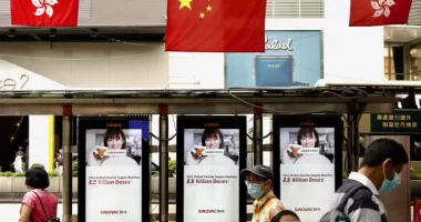 COVID-19 në Kinë/ Qytetarët dynden në Hong Kong për të marrë injeksione përforcuese në privat