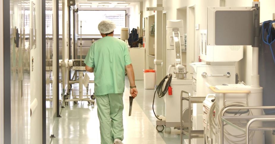 Mjeku i rremë çoi në vdekjen e pesë pacientëve, paguanin deri në 200 mijë euro për një injeksion