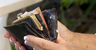 Gruaja gjen kuletën e saj 54 vjet pasi e humbi