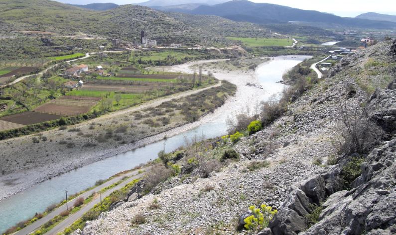 Hodhi në lumin Kir foshnjën e saj, arrestohet 32 vjeçarja në Shkodër