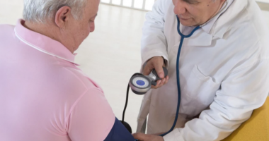 Duhet t’i hani 2 herë në javë, kardiologu zbulon ushqimet që ndihmojnë në presionin e lartë të gjakut