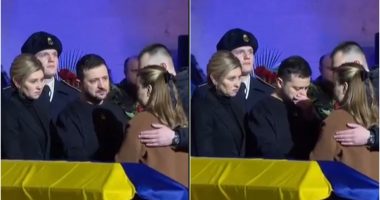 FOTO/ Funerali i viktimave të rrëzimit të avionit në Ukrainë, Zelensky shfaqet i përlotur