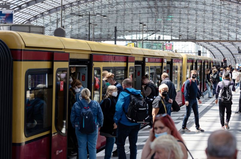 Qeveria gjermane prezanton biletën mujore të transportit publik prej 49 euro