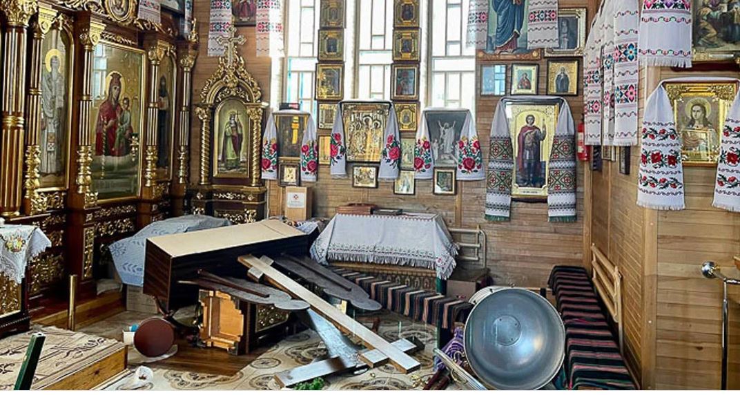 Sulm i përgjakshëm në Ukrainë, autori hyn në kishë dhe sulmon me thikë priftin