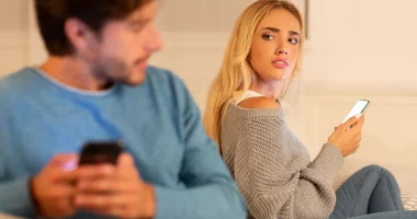 Kujdes! Këto janë 5 shenja që partneri juaj mund t’ju tradhëtoj