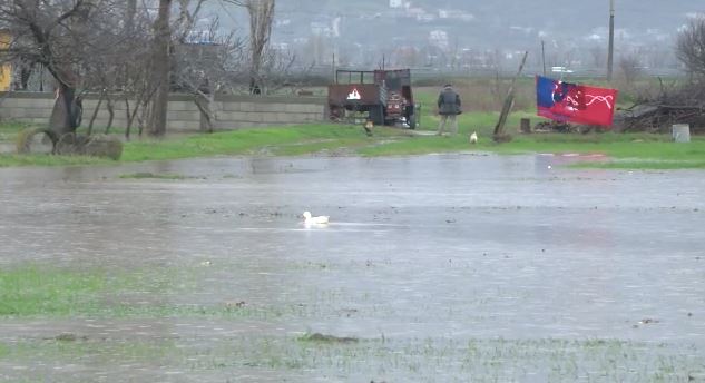 Situata e reshjeve në Lezhë, ndërpritet energjia në fshatra, evakuohen 3 familje