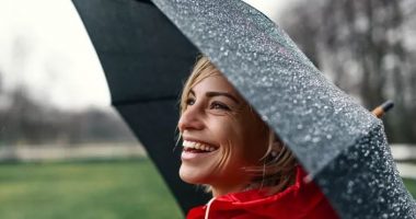 Moti i ftohtë dhe i lagësht: Si ndikon në artrit dhe çfarë mund të bëni