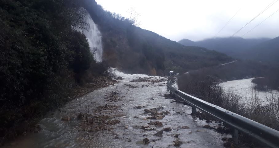 1 mijë ha tokë të përmbytura në Shkodër, disa zona kanë mbetur pa energji elektrike