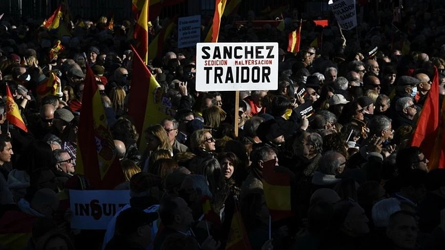 Nisin protestat në Spanjë, mijëra njerëz kundër qeverisë Sanchez