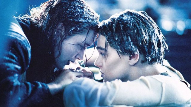 Misteri i vdekjes së Jack në derën me Rose, regjisori i “Titanic” e zbulon pas 25 vitesh