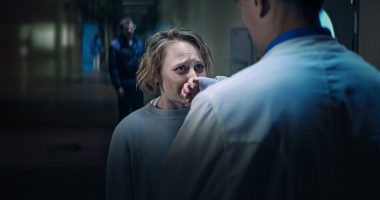 “Zonja Vdekje”, seriali i Netflix që do t’ju mbajë në divan këtë fundjavë