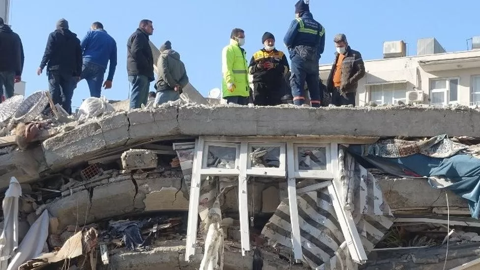 15 shtëpi, vetëm tre të mbijetuar, të gjithë humbën jetën nën një bllok apartamentesh në Turqi