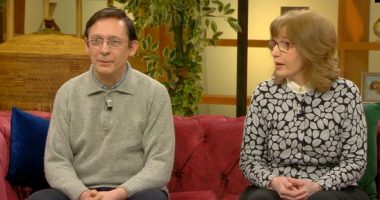 Prej 32 vitesh në emigracion, çifti i përkthyesve shqiptarë tregon vështirësitë e kaluar