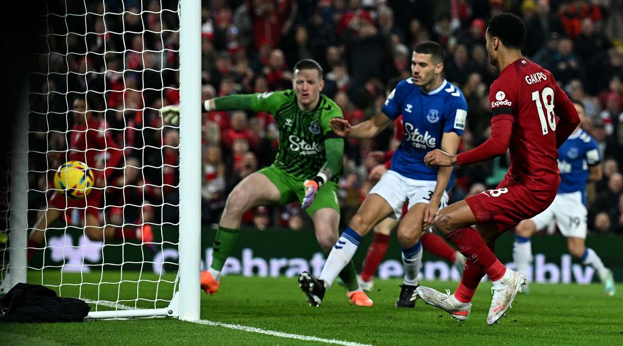 Liverpool rikthehet te fitorja, mposht në derbi Evertonin