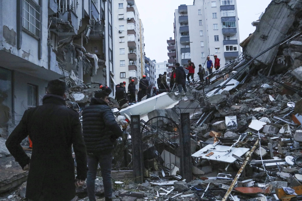 Bilanc lufte, shkon në 2.300 numri i viktimave nga tërmeti vdekjeprurës në Turqi dhe Siri