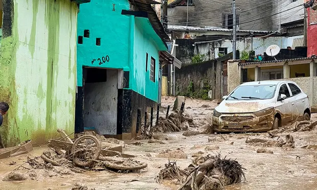 36 të vdekur dhe dhjetëra të tjerë të zhdukur nga përmbytjet në Brazil