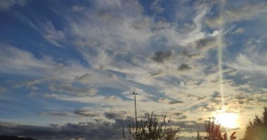 Dita nis me vranësira të dendura dhe rritje të lehtë të temperaturave, moti për sot