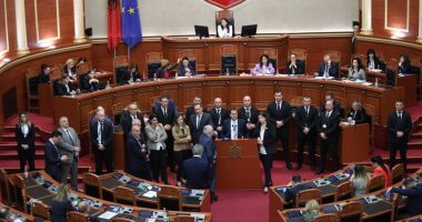 Zhurma dhe kaosi, përjashtohen deputetët e PD nga Kuvendi