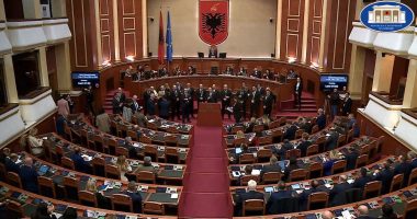 Nis me kaos seanca plenare/ ‘Besnikët’ e Berishës në Kuvend, bllokojnë foltoren