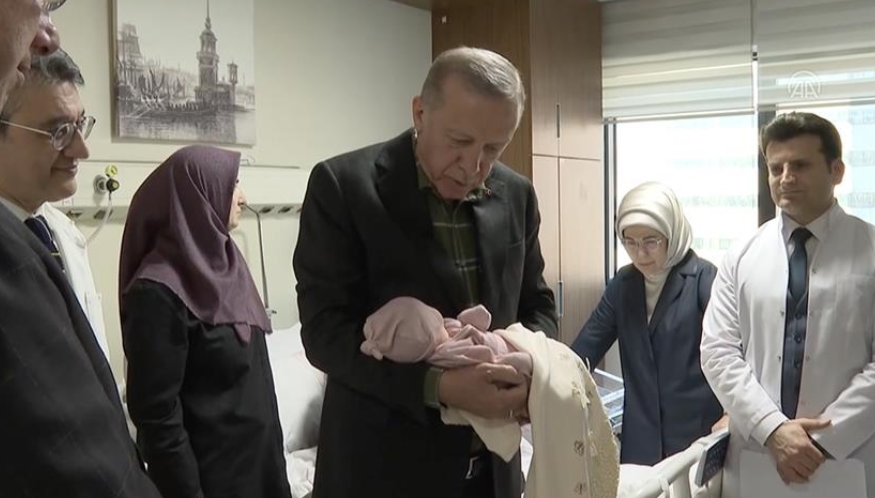 Ayse, mrekullia që lindi mes tragjedisë së tërmetit në Turqi, Erdogan i vendos emrin foshnjës