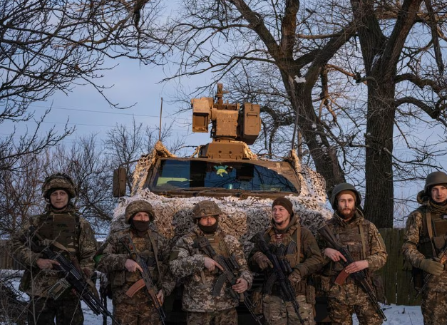 Ushtarët ukrainas në Bakhmut u bëjnë thirrje liderëve perëndimorë: Na jepni më shumë armë