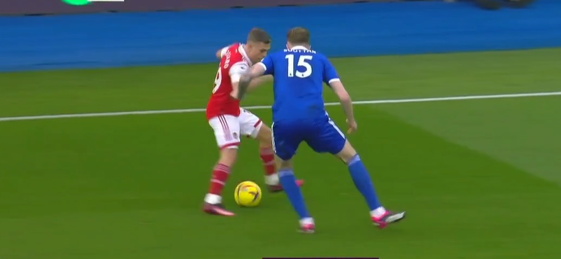 Zhbllokohet sfida, Arsenali në avantazh