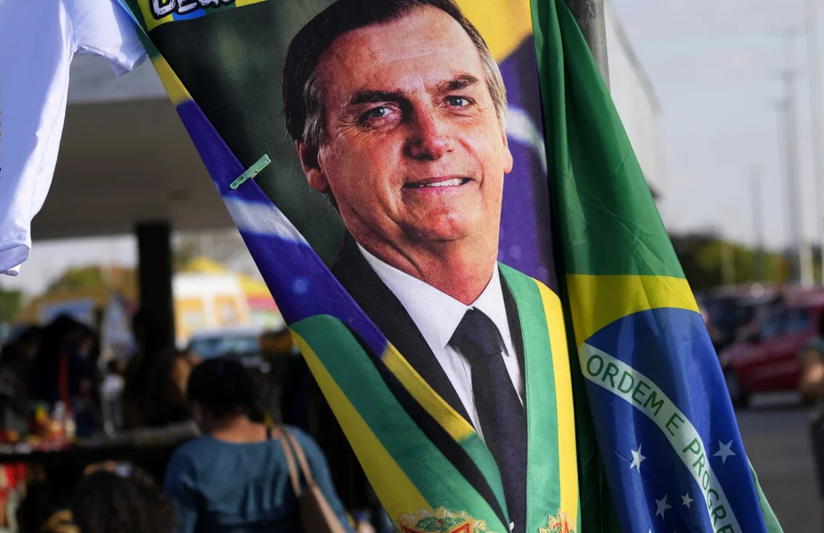 Bolsonaro i vendosur: Nuk do të largohem nga politika