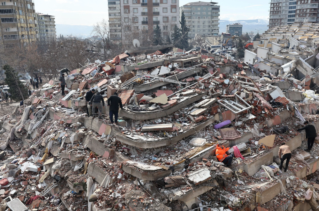 Rëndohet bilanci, mbi 25 mijë të vdekur nga tërmeti në Turqi dhe Siri