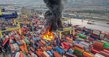 Zjarr në portin e Iskenderun pas tërmetit në Turqi