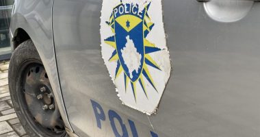 ‘Plas’ grushti në Kosovë, dy vajza dhunojnë familjarët e tyre