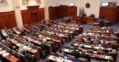 Partitë shqiptare në Maqedoninë e Veriut “përplasen” në Kuvend