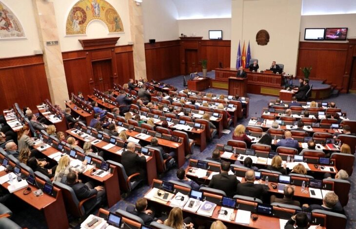 Partitë shqiptare në Maqedoninë e Veriut “përplasen” në Kuvend