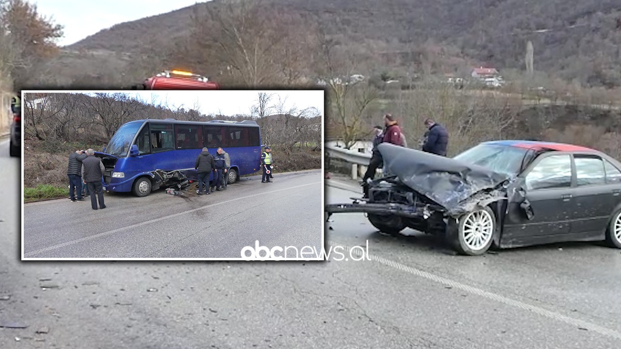 Video/ Autobusi me nxënës përplaset me një makinë në Librazhd, vetëm dëme materiale