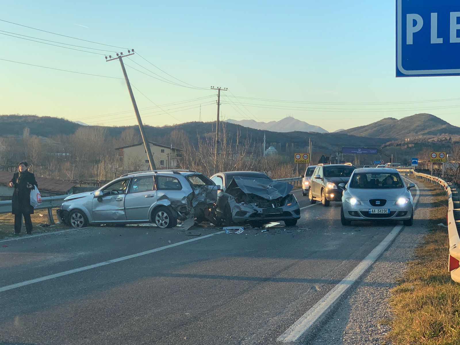 Aksident në aksin Shkodër – Lezhë, bëhen “copë” dy automjete