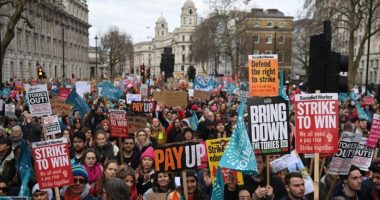 Qeveria u propozoi rritje pagash, infermierët anulojnë grevën në Angli