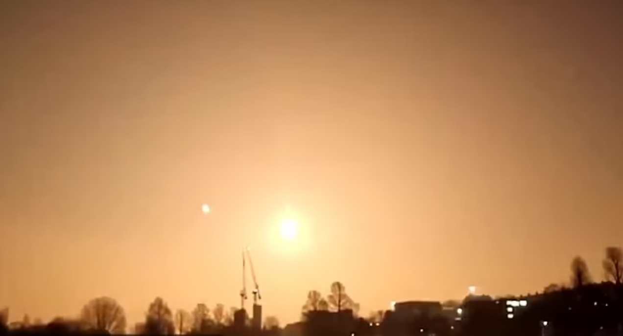 VIDEO/ Moment mahnitës, asteroidi shpërthen në Kanalin Anglez pasi hyri në atmosferën e Tokës