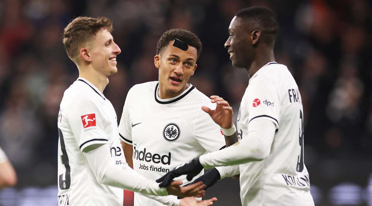 VIDEO/ Frankfurt “teston” veten para Napolit, “shqiponjat” kalojnë lehtësisht Werder Bremenin