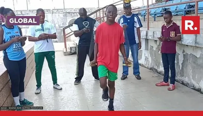 Adoleshenti nigerian kapërcen litarin 265 herë në 1 minutë me njërën këmbë