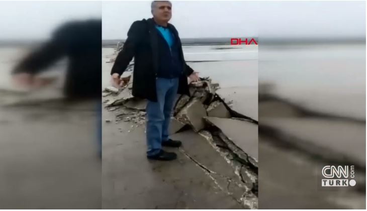 VIDEO/ Lëkundjet e forta të tërmetit në Turqi, ndahet në mes pista e aeroportit