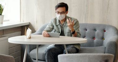 Vuani nga “Covidi i zgjatur”? Shkencëtarët zbuluan një simptomë të çuditshme