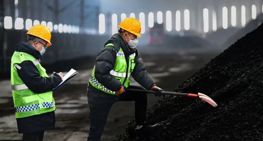 Shembja e minierës në Kinë, dy të vdekur dhe mbi 50 persona të bllokuar