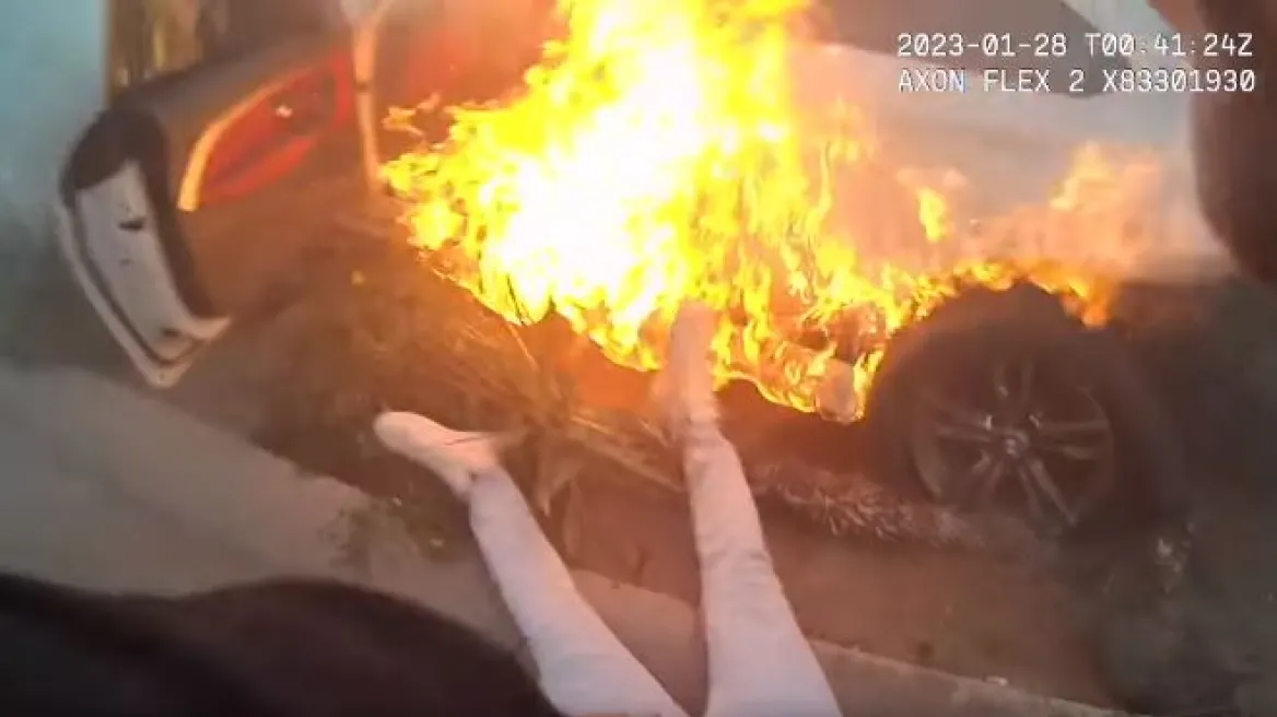 VIDEO/ Berberi shpëton shoferin nga djegia e automjetit në Las Vegas