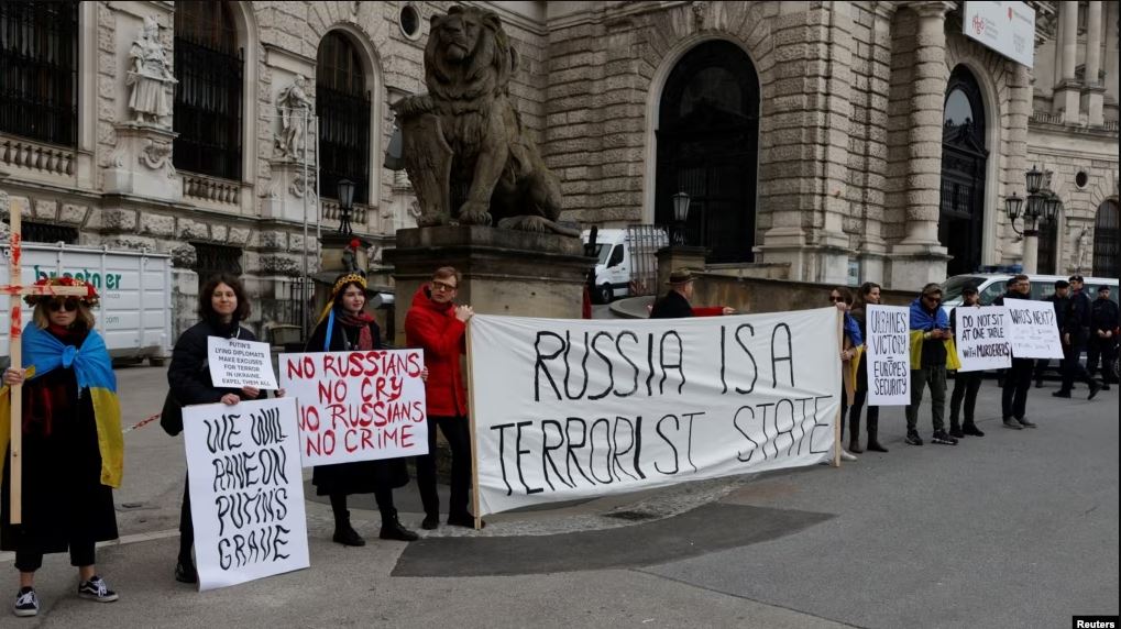 Mbledhja e OSBE-së nis me protesta për shkak të pjesëmarrjes së Rusisë