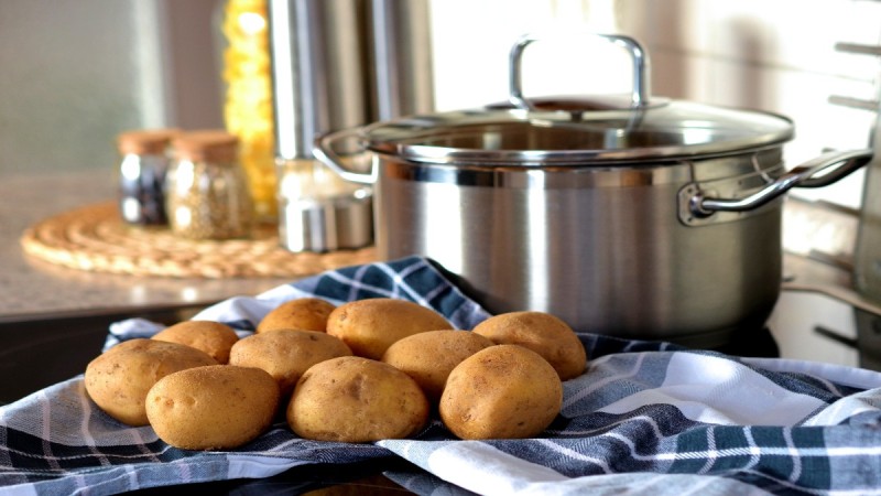 FOTO/Kujdes! Nëse e shihni këtë shenjë në patate, duhet t’i hidhni menjëherë